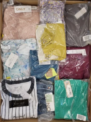 The photo shows a package with clothing in the category AR.