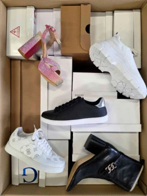 The photo shows a package with footwear in the category BS.