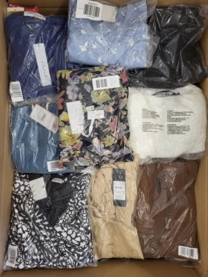 The photo shows a package with clothing in the category AR.