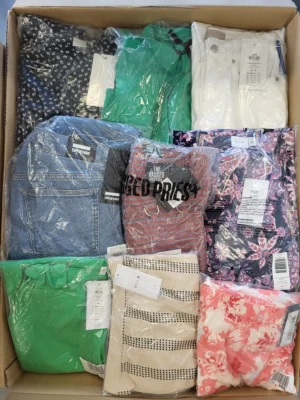 The photo shows a package with clothing in the category AR.