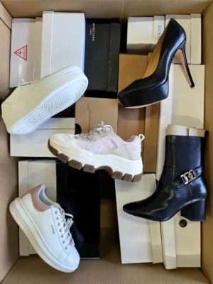 The photo shows a package with footwear in the category BS.