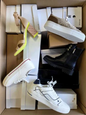 The photo shows a package with footwear in the category BS.