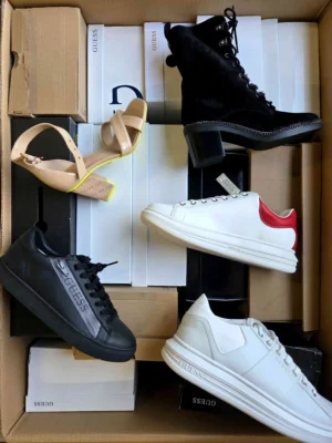 The photo shows a package with footwear in the category BS.