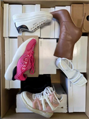 The photo shows a package with footwear in the category BS.