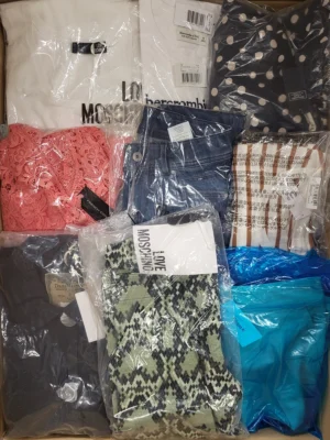 The photo shows a package with clothing in the category AW.