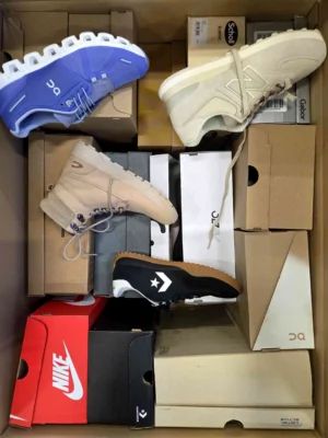 The photo shows a package with footwear in the category CS.