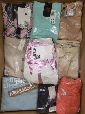 The photo shows a package with clothing in the category AW.