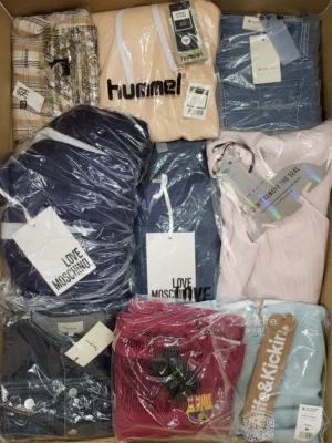 The photo shows a package with clothing in the category AW.