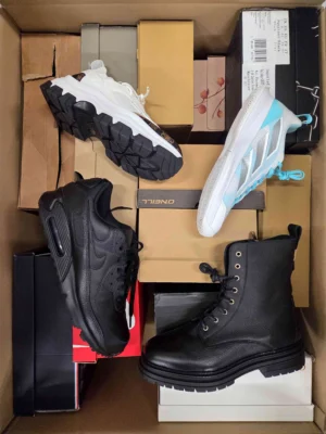 The photo shows a package with footwear in the category CS.