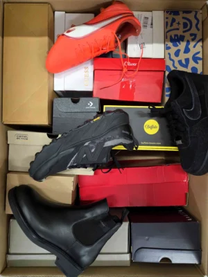 The photo shows a package with footwear in the category CS.