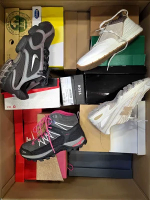 The photo shows a package with footwear in the category CS.