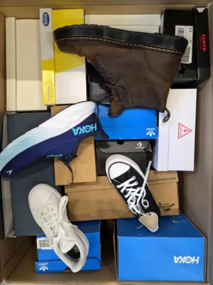 The photo shows a package with footwear in the category CS.