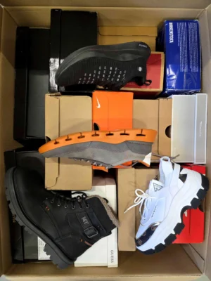 The photo shows a package with footwear in the category CS.