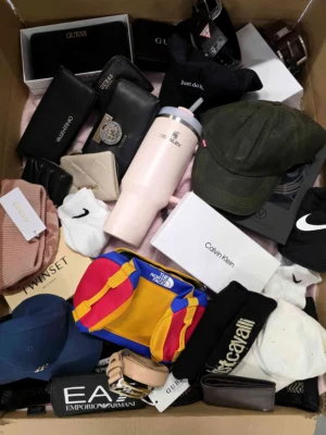 The picture shows a package with accessories in the category AC.