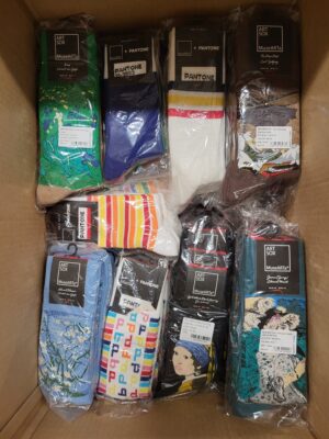 The picture shows a package with accessories in the category SA.