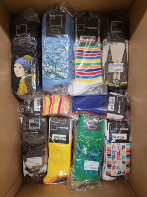 The picture shows a package with accessories in the category SA.