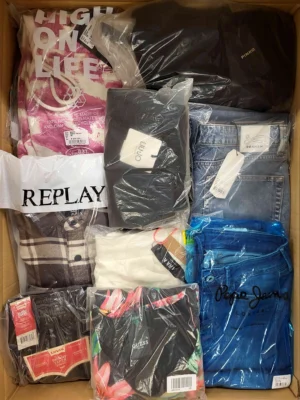 The photo shows a package with clothing in the category A.