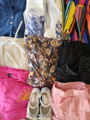 The photo shows a package with clothing in the category SN.