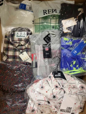 The photo shows a package with clothing in the category A.