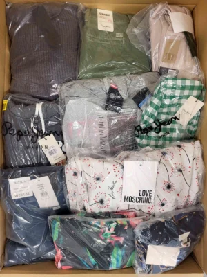 The photo shows a package with clothing in the category A.