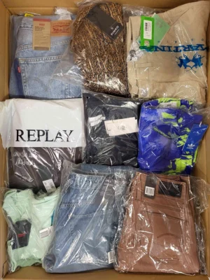 The photo shows a package with clothing in the category A.