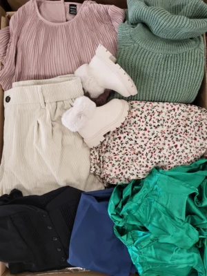 The photo shows a package with clothing in the category SN.