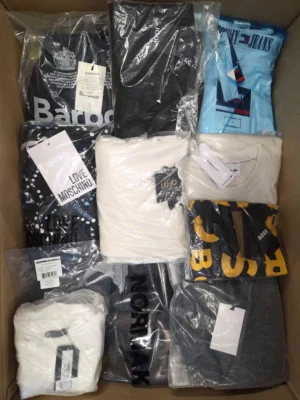 The photo shows a package with clothing in the category AP.