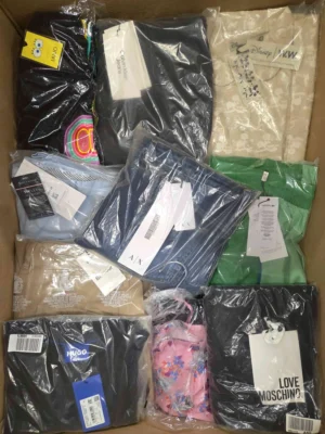 The photo shows a package with clothing in the category AP.