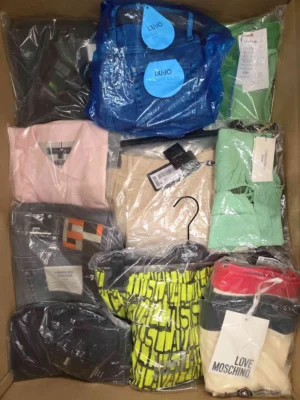 The photo shows a package with clothing in the category AP.