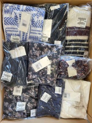 The photo shows a package with clothing in the category YA.