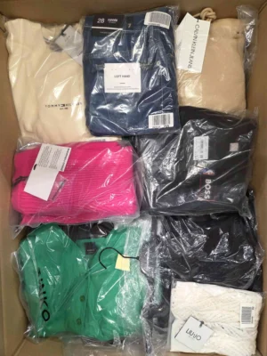 The photo shows a package with clothing in the category AP.