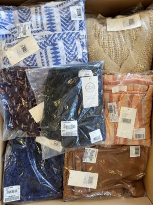 The photo shows a package with clothing in the category YA.