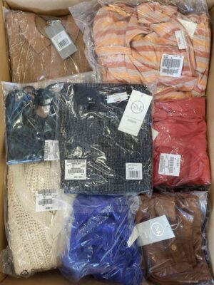 The photo shows a package with clothing in the category YA.
