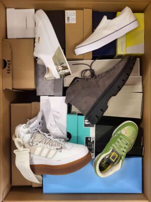 The photo shows a package with footwear in the category AS.