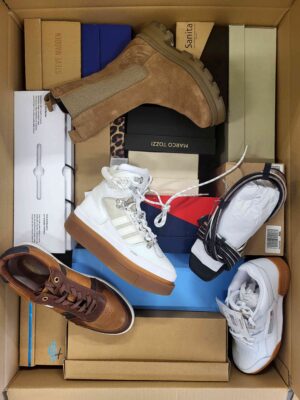 The photo shows a package with footwear in the category AS.