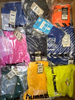 The photo shows a package with clothing in the category H.