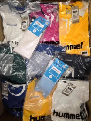 The photo shows a package with clothing in the category H.