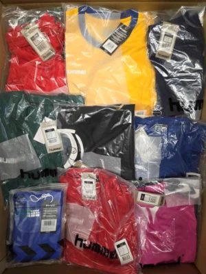 The photo shows a package with clothing in the category H.