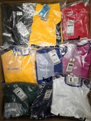The photo shows a package with clothing in the category H.