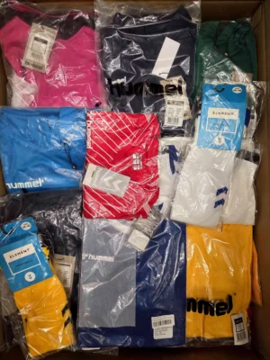 The photo shows a package with clothing in the category H.