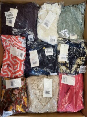 The photo shows a package with clothing in the category YA.