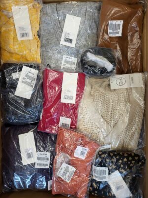 The photo shows a package with clothing in the category YA.