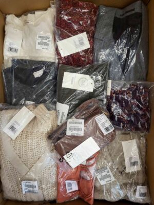 The photo shows a package with clothing in the category YA.