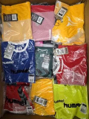 The photo shows a package with clothing in the category H.