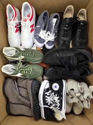 The photo shows a package with footwear in the category SH.