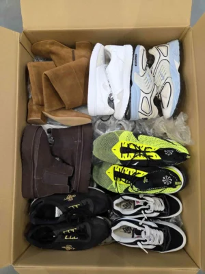 The photo shows a package with footwear in the category CSU.