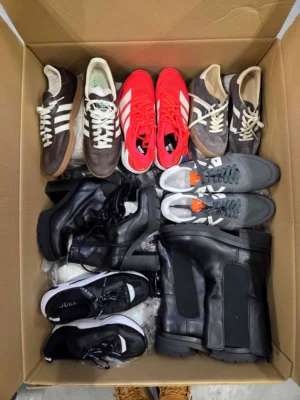 The photo shows a package with footwear in the category CSU.