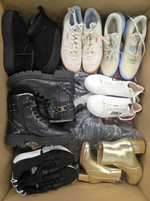 The photo shows a package with footwear in the category CSU.