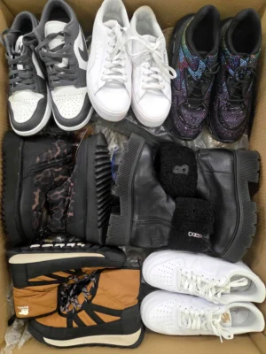 The photo shows a package with footwear in the category CSU.