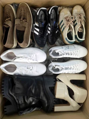 The photo shows a package with footwear in the category CSU.